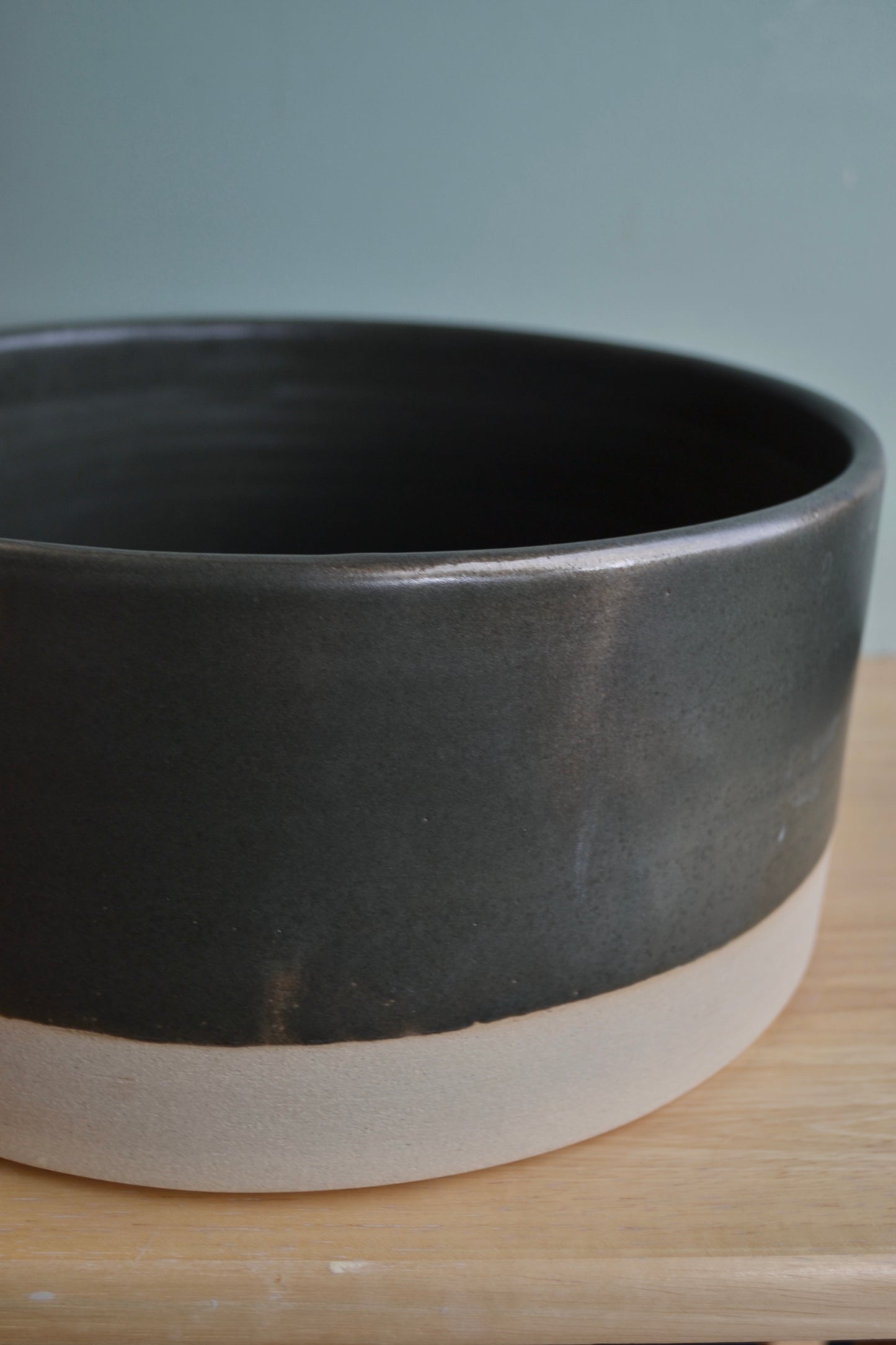Large charcoal plant pot *second*
