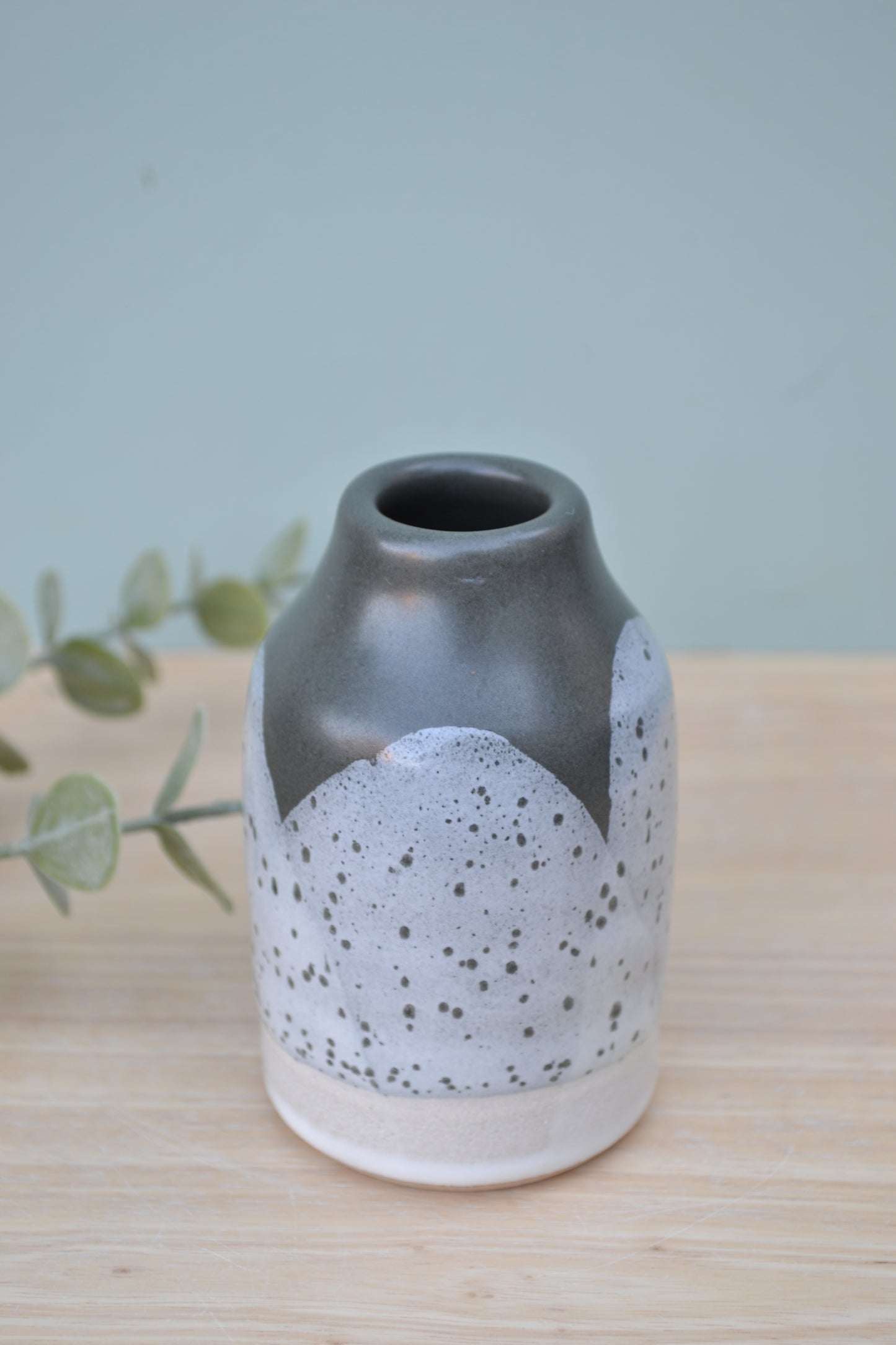 Diffuser Vase- Charcoal and White