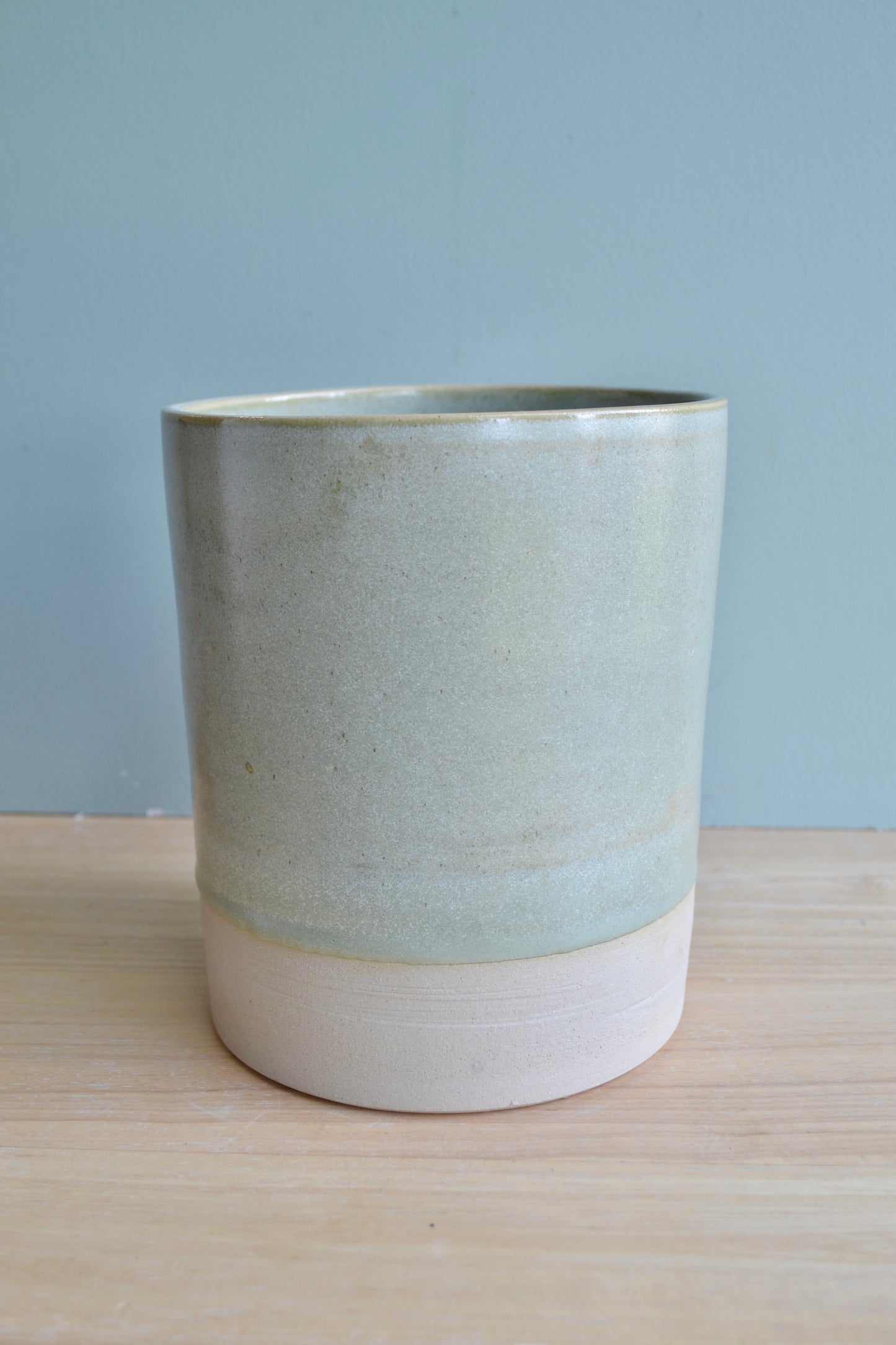 Tall plant pot *second*