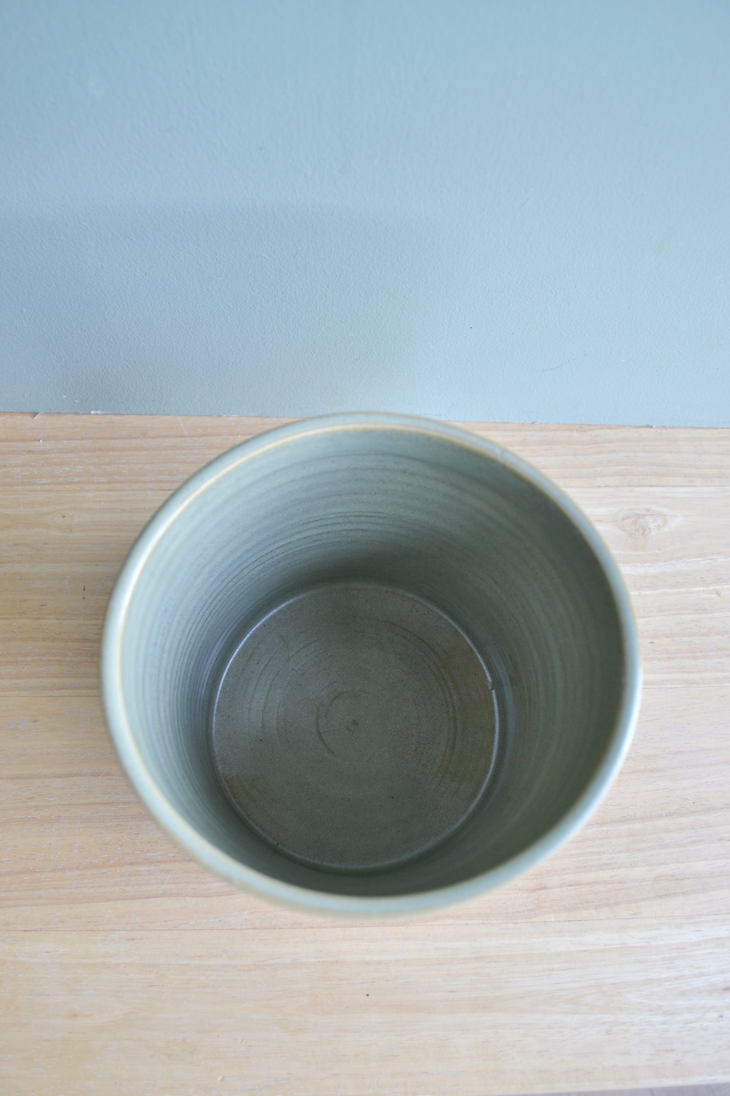 Tall plant pot *second*