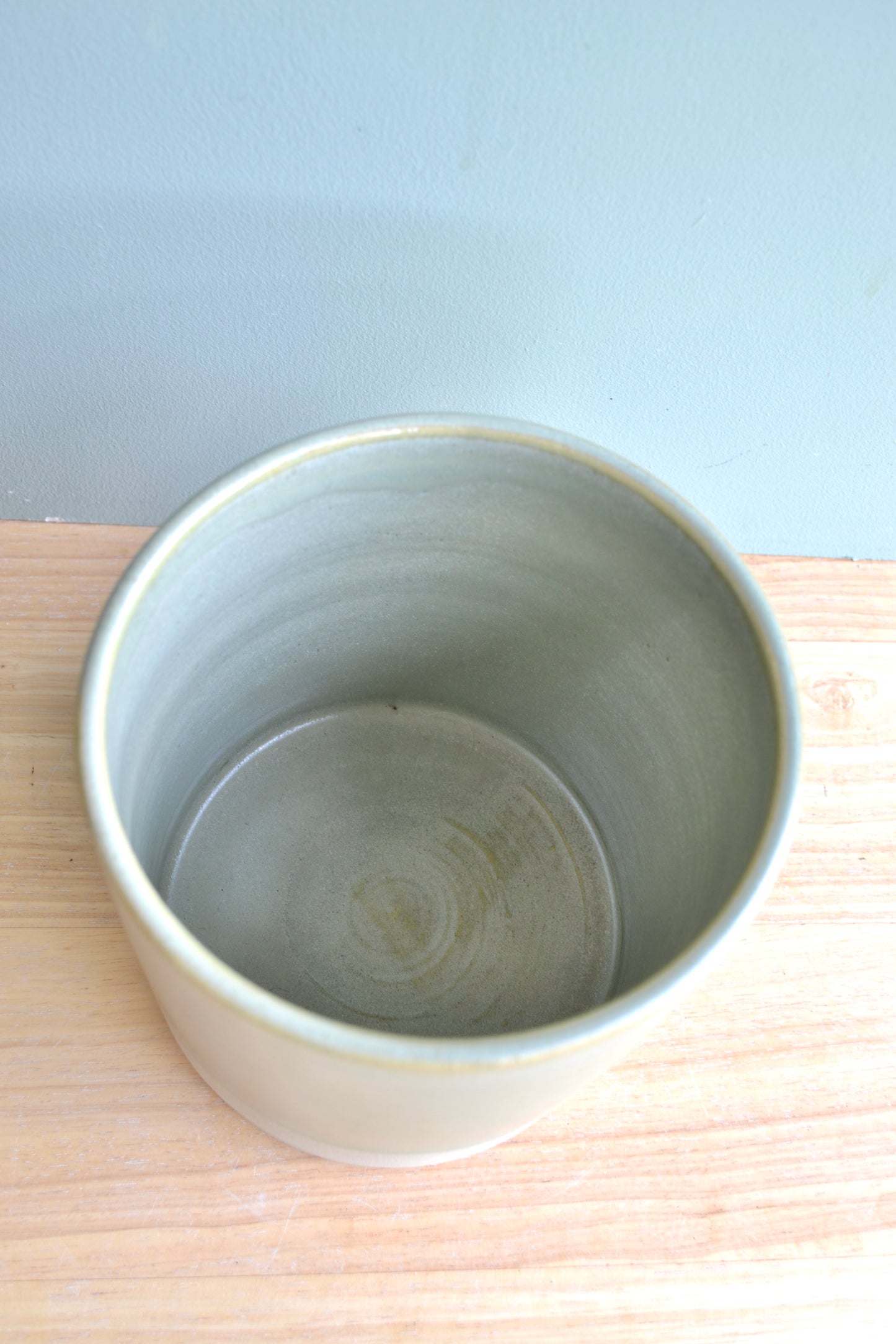 Tall plant pot *second*