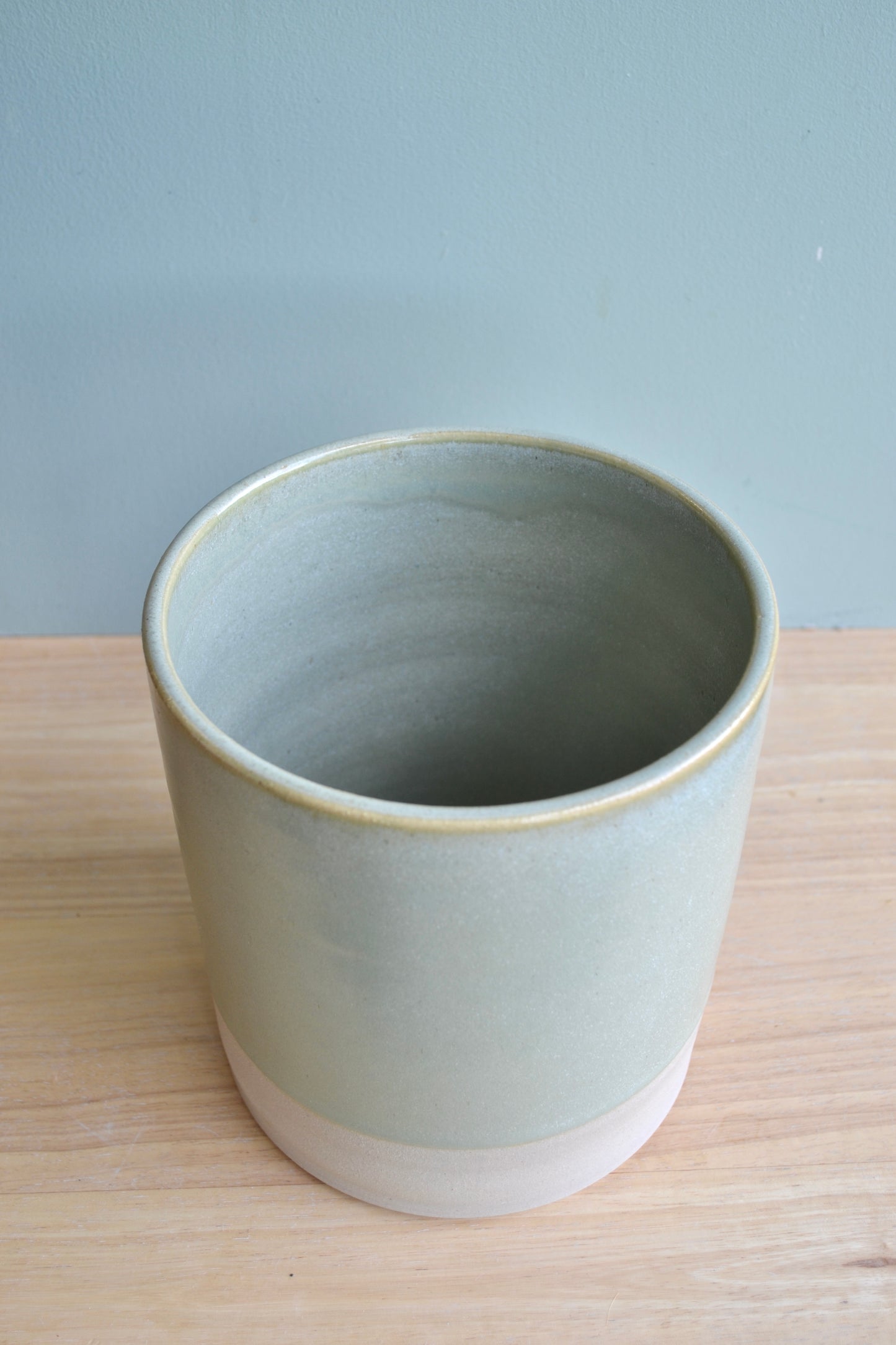 Tall plant pot *second*
