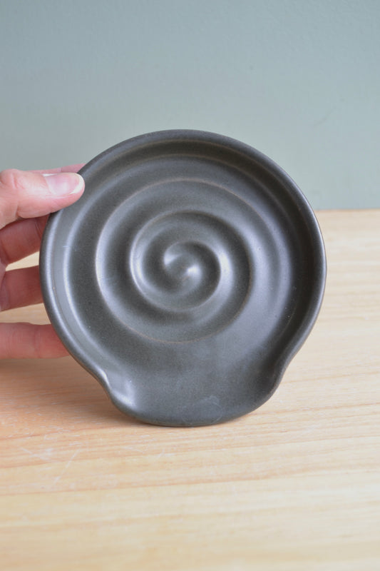 Charcoal spoon rest *second*