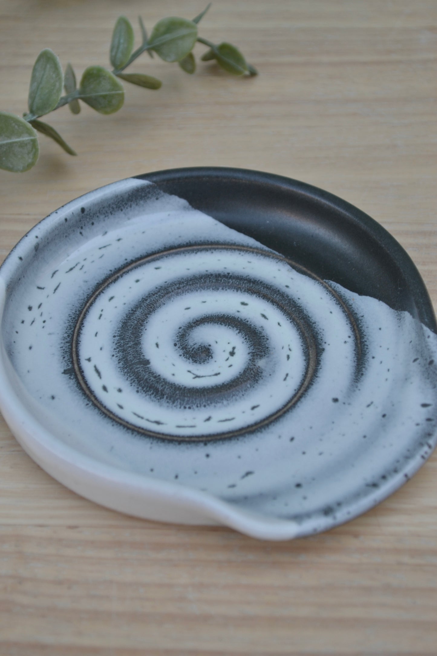 Spoon Rest- Charoal and White