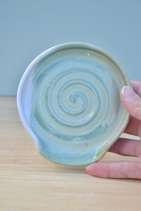 Green and white spoon rest *second*
