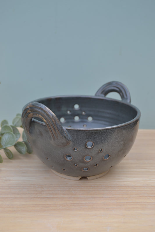 Berry Bowl- Charcoal